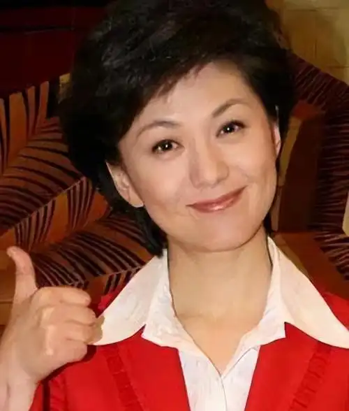 央视主持人海霞:老公原来是大名鼎鼎的他,闺女颜值竟比妈妈还高