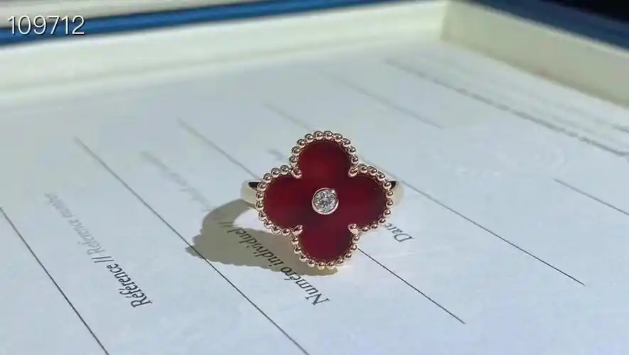 梵克雅宝四叶草戒指