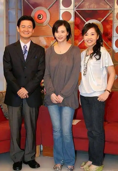 尹乃菁,台名嘴界的插嘴王,她今年56岁了,依然显得年轻貌美_新闻_节目