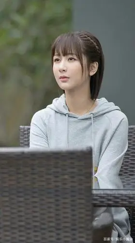 《亲爱的热爱的》杨紫美图分享,首次演小萝莉,你觉得符合原著吗