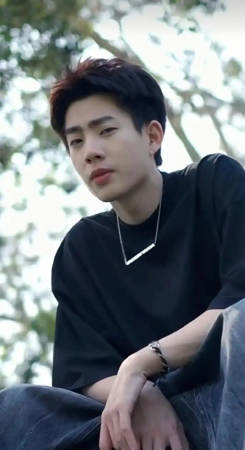 off 一些高清帅图#关钟鹏令人心动的n个瞬间  - 抖音