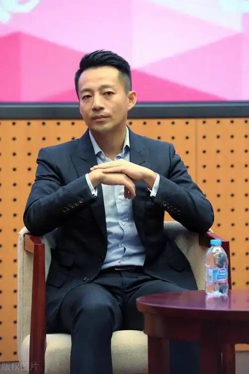 大s在家带娃,汪小菲投资20亿深夜发文,却看到了人性的阴暗面