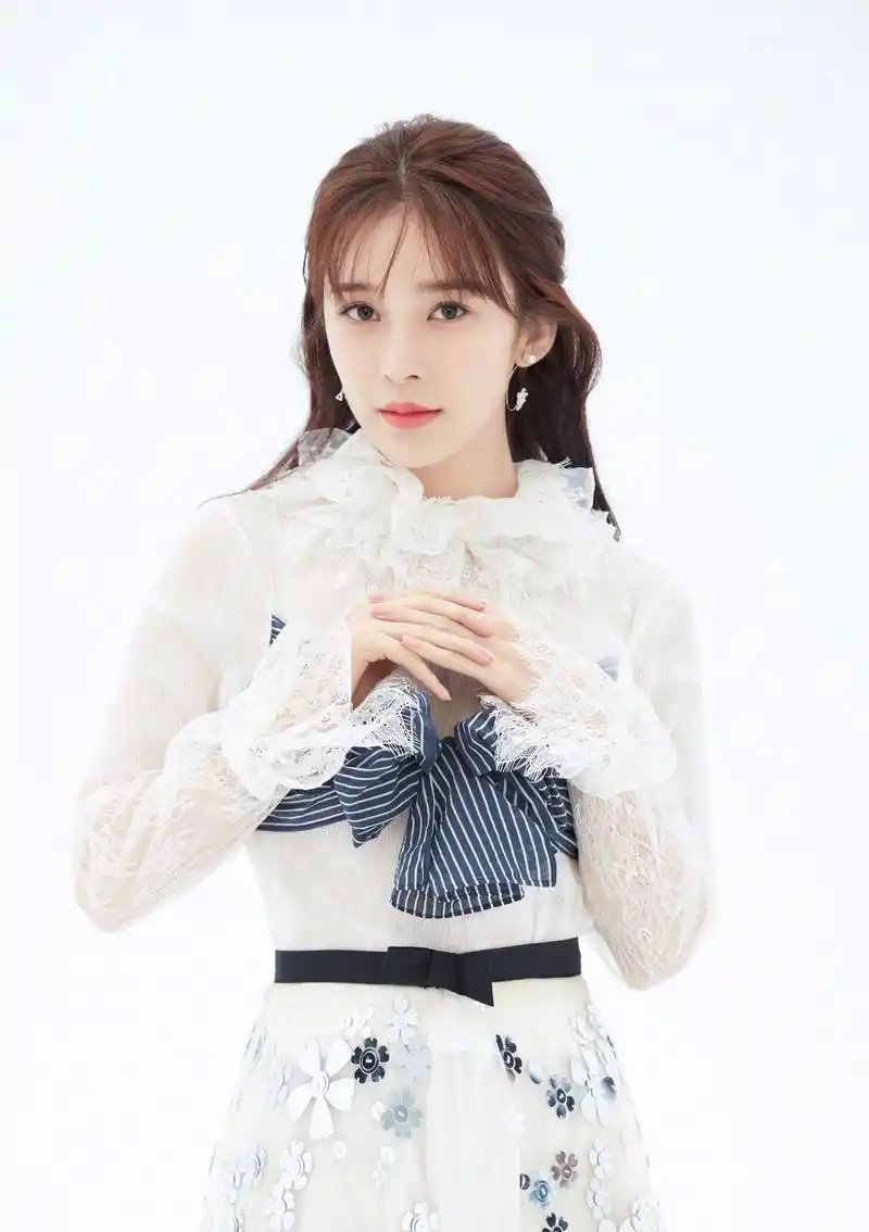 赵樱子写真美图:花容月貌,楚楚动人