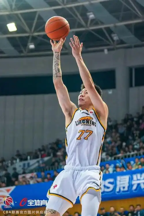 郭艾伦赛季首秀得13分8助攻4篮板辽宁本钢客场9785战胜福建浔兴股份