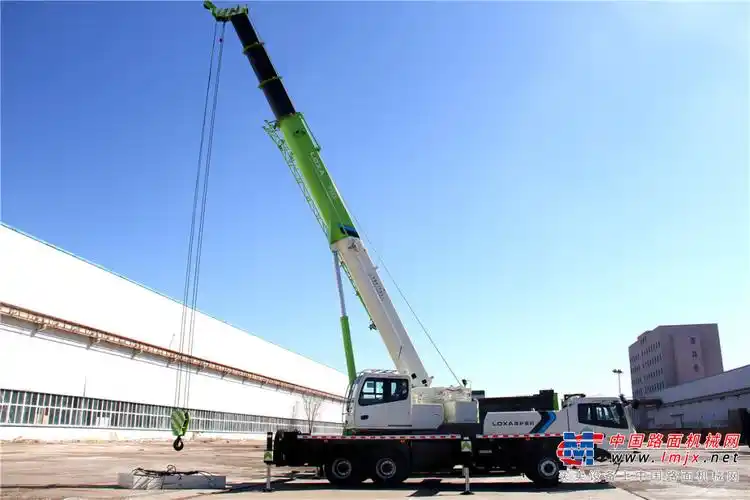 雷萨重机ftc25x5汽车起重机高清图外观