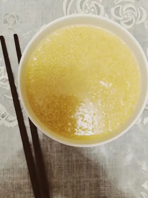 小米稀饭的熬制过程