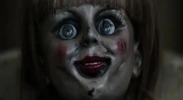 四分钟看完根据真实灵异事件改编的恐怖电影《安娜贝尔》