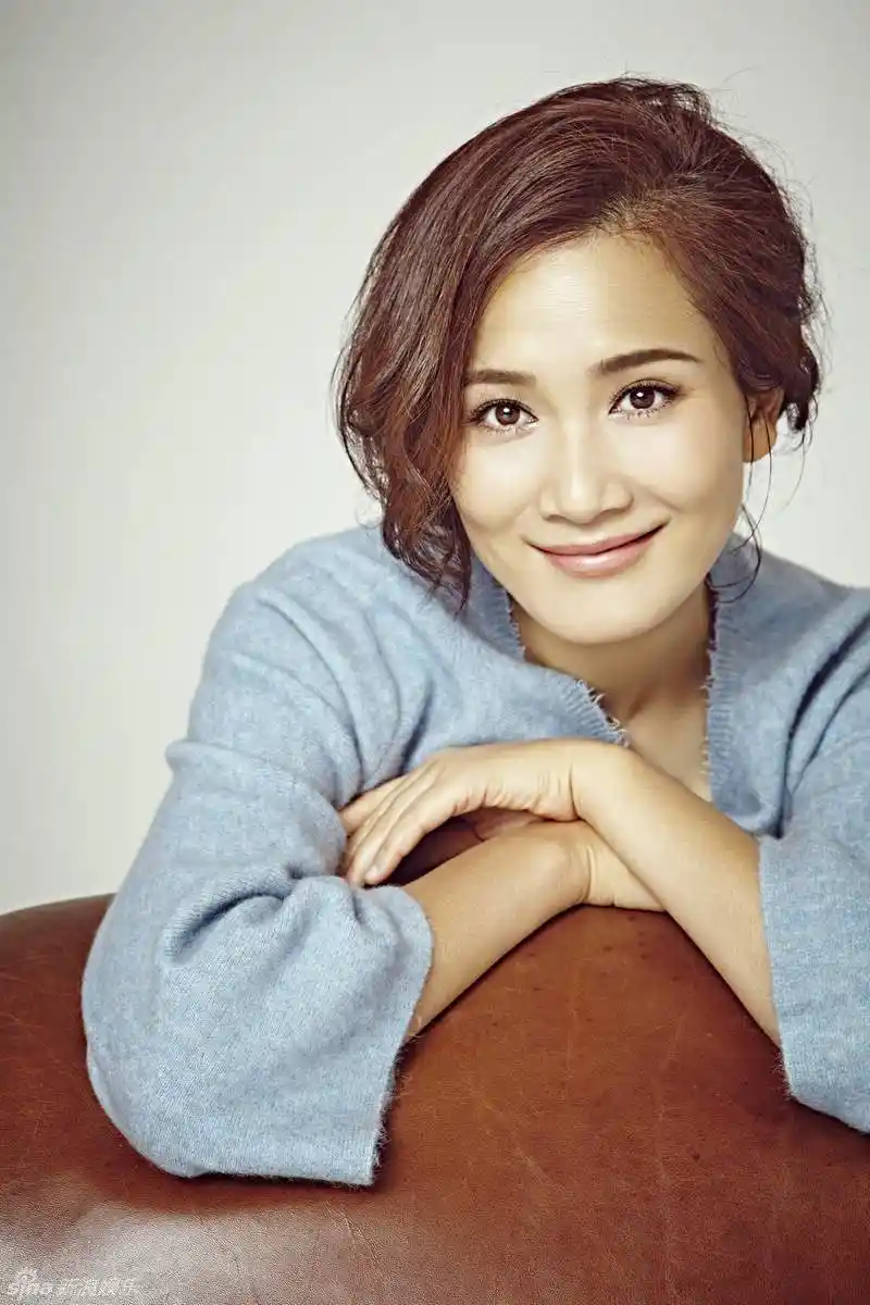 组图:潘雨辰清新写真曝光 优雅恬淡彰显气质_高清图集_新浪网