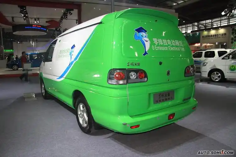 /a>旗下乘用车品牌东风风行于2001年推出的中国第一辆自主品牌商务m