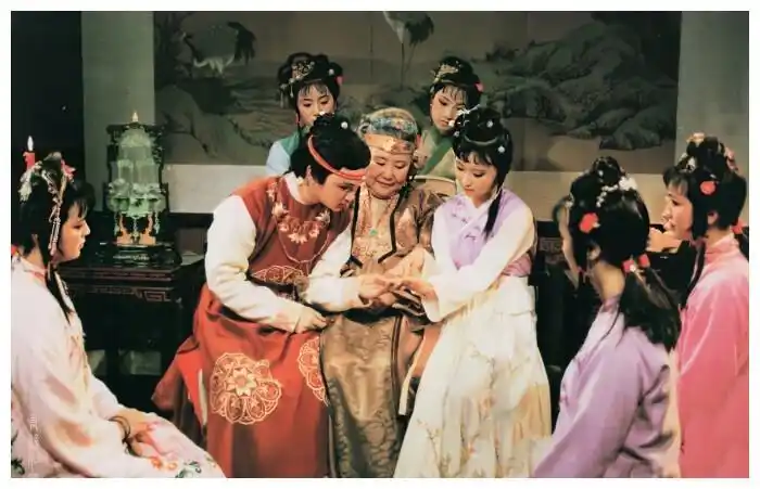 87版《红楼梦》:贾母更疼宝宝还是黛玉,从这一件事即可看出