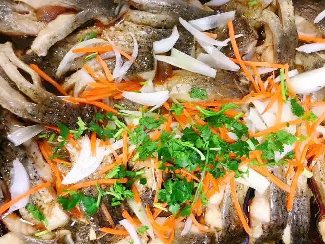 清蒸鲤鱼 制作人:衡运峰