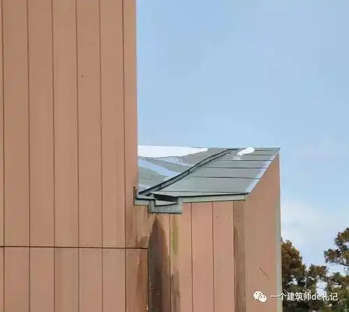 明显低于屋面溢流水位(约300图7b在天沟侧面立板设置的溢流口节点图