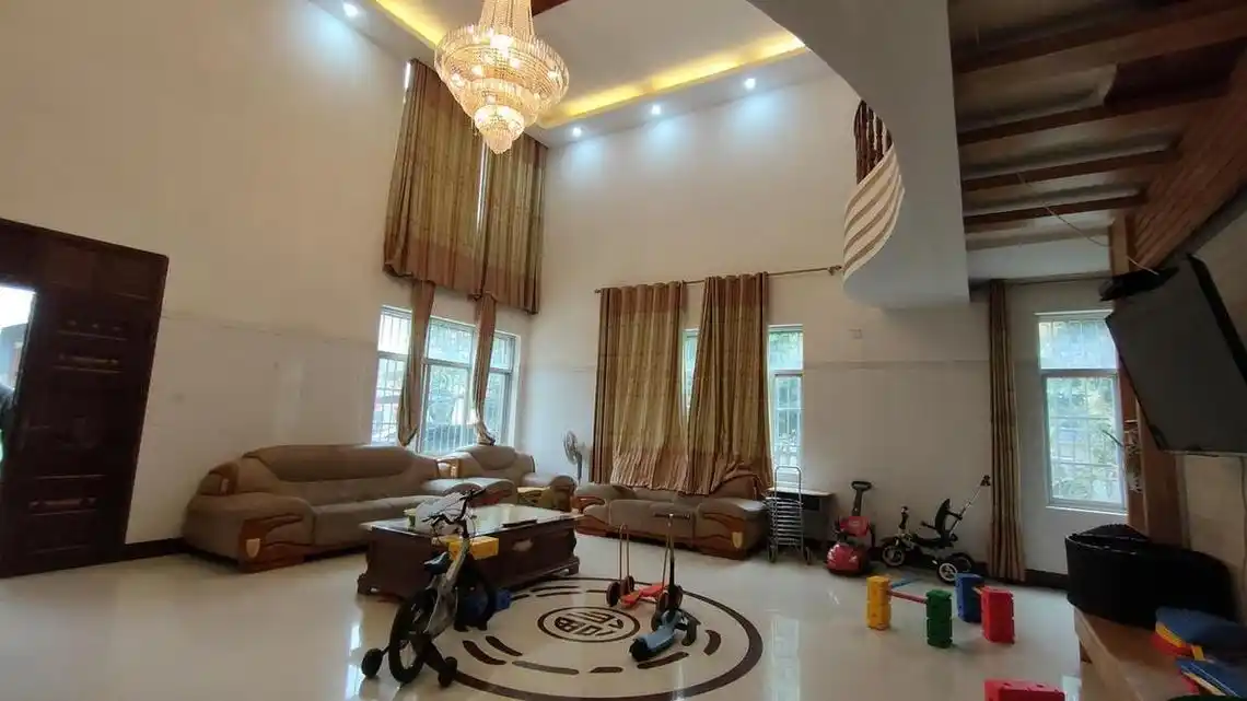 农村自建房客厅挑空设计:优缺点一览 客厅挑空设计,让你的农村自建房