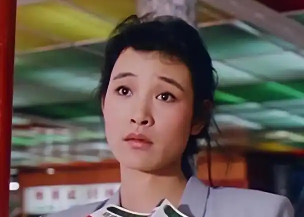 看完陈冲25岁照片,力压巩俐媚骨天成,冯小刚在北影节