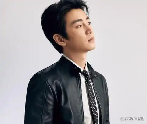 当时公司有一位高层对他十分青睐,在社交之后主动表示要送陈晓回家