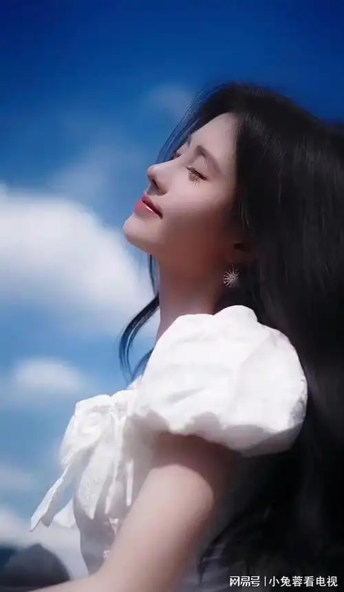 阳台蓝天好仙的鞠婧祎