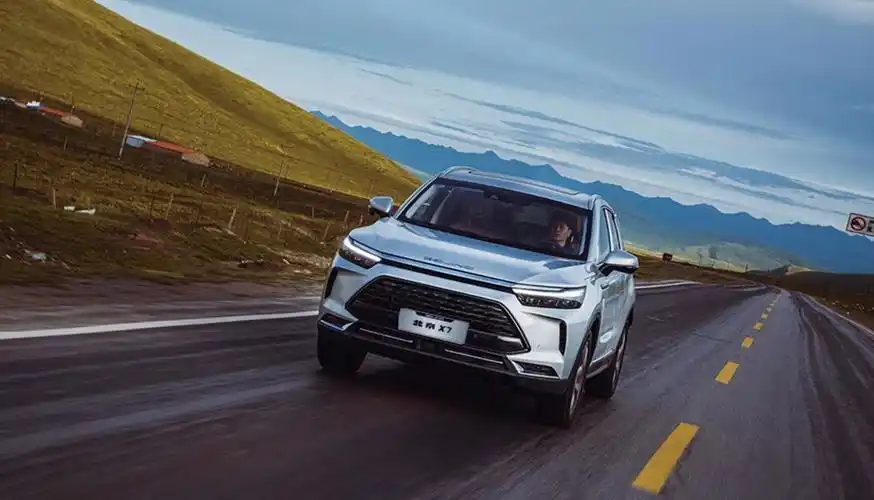 市场上,北京汽车需要自己的王牌产品,而市场地位的塑造,凭借的应该是