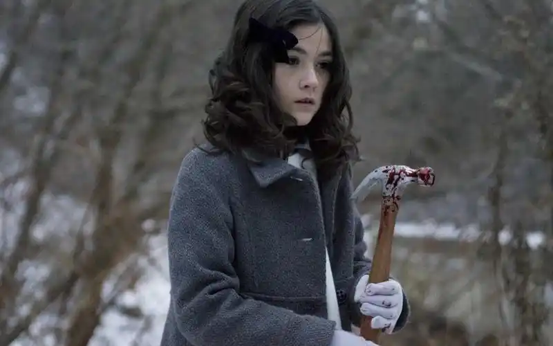 小女孩故意杀害养父母再次被收养后又起歹心惊悚片孤儿怨