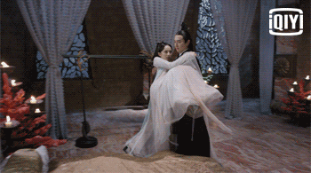 周一围公主抱章子怡,网友:有点怪