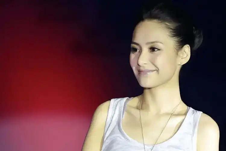 "照片"1400张照片,"毁掉"的15位女星,她们近况如何?_事情_女明星_阿娇