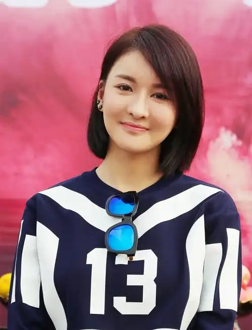 明星郑亦桐娱乐圈偶像演员清新优雅被誉为魅惑女神