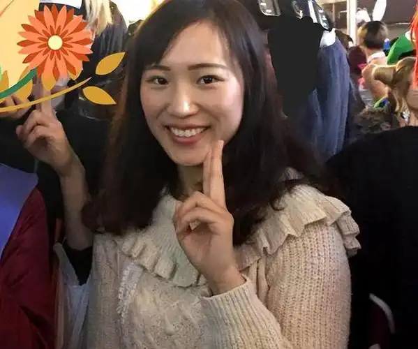 刘暖曦朋友的回应引发网友的惊讶,毕竟刘暖曦的直播