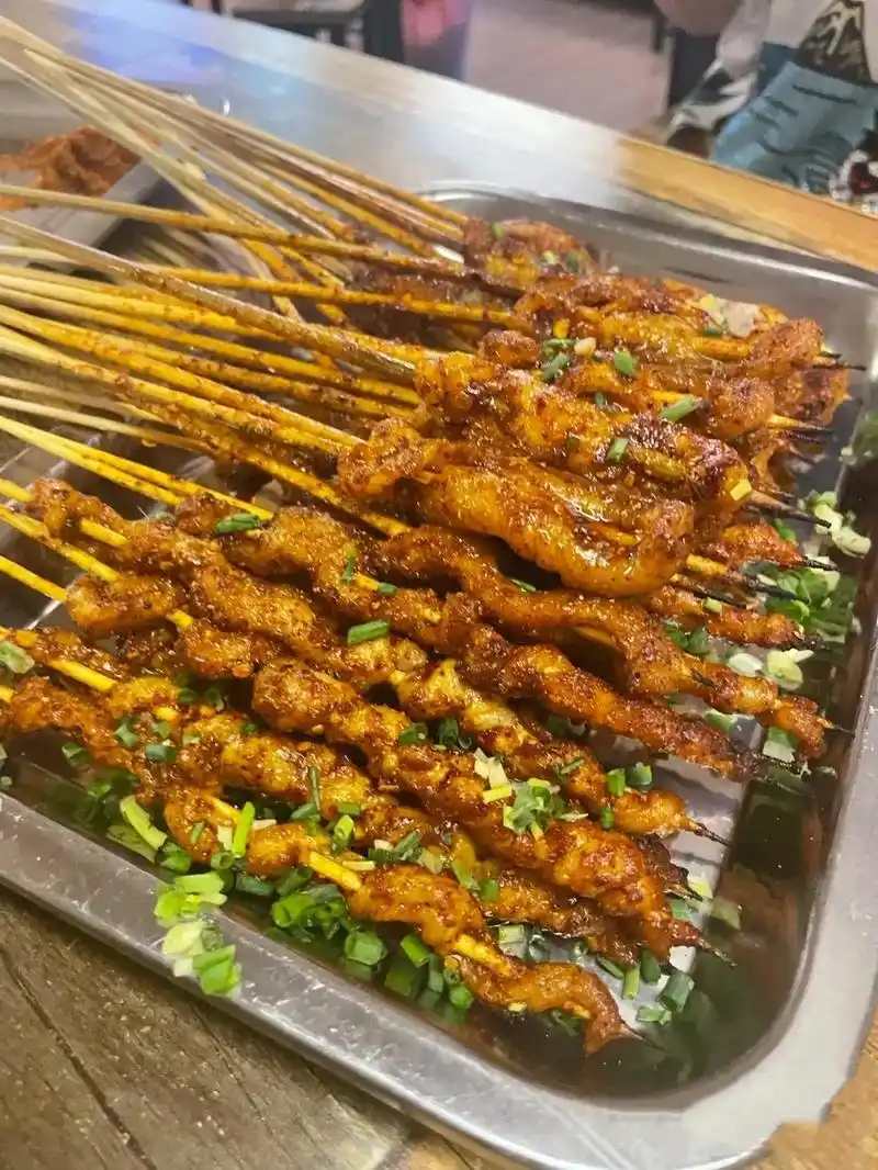 bbq #烧烤呀撸串呀 #烧烤美食  夏天的快乐是路边的烧 - 抖音