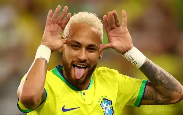 足球俱乐部遭大巴黎抛弃加盟沙特球队利雅得新月> 巴西巨星内马尔大家