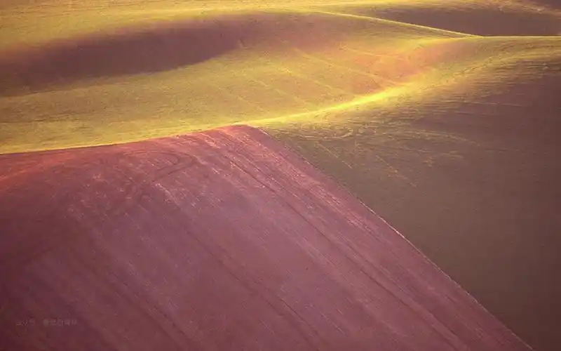 托斯卡纳红黄色地皮唯美电脑壁纸