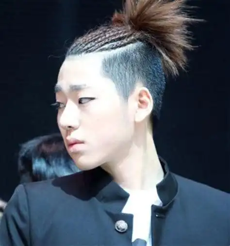 2016男生小辫子发型 男士辫子发型扎法_发型师姐