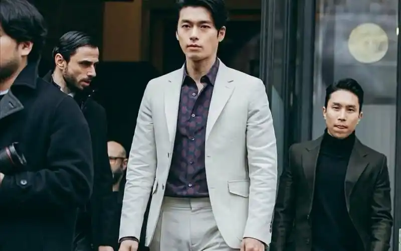 玄彬穿什么该死的白裤子