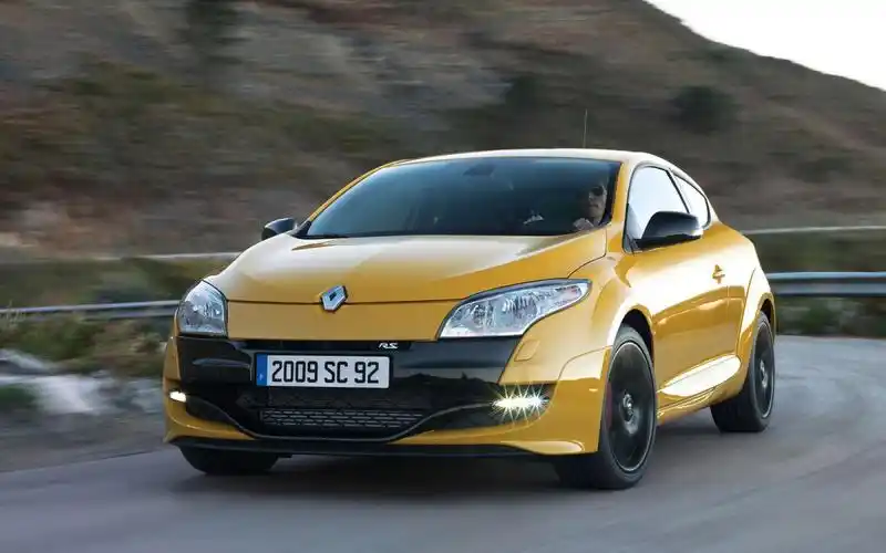 雷诺梅甘娜rs跑车2010款620