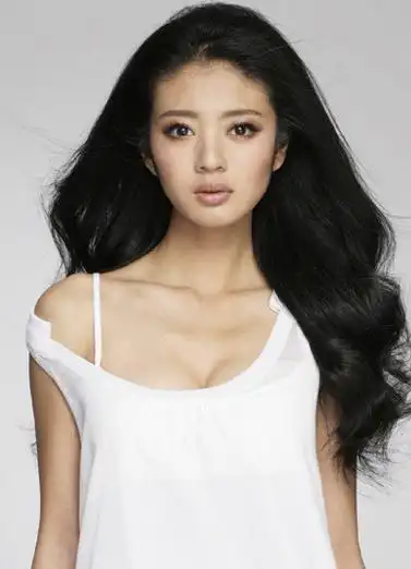 偶像女主安以轩的个人资料及家庭背景