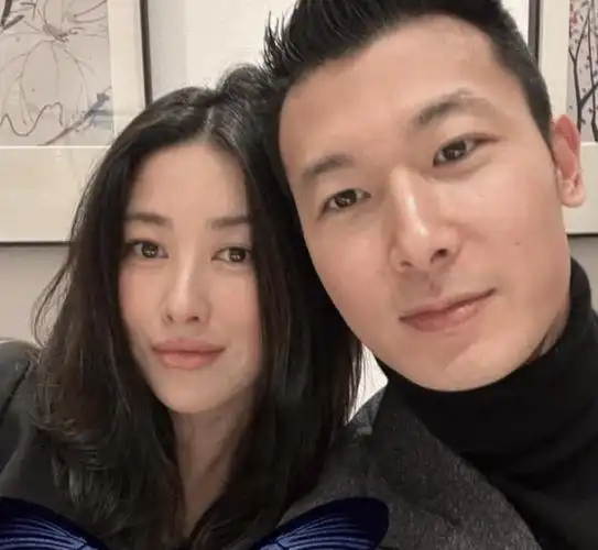 朱珠晒出和丈夫合照为其庆祝36岁生日两人同框超甜蜜