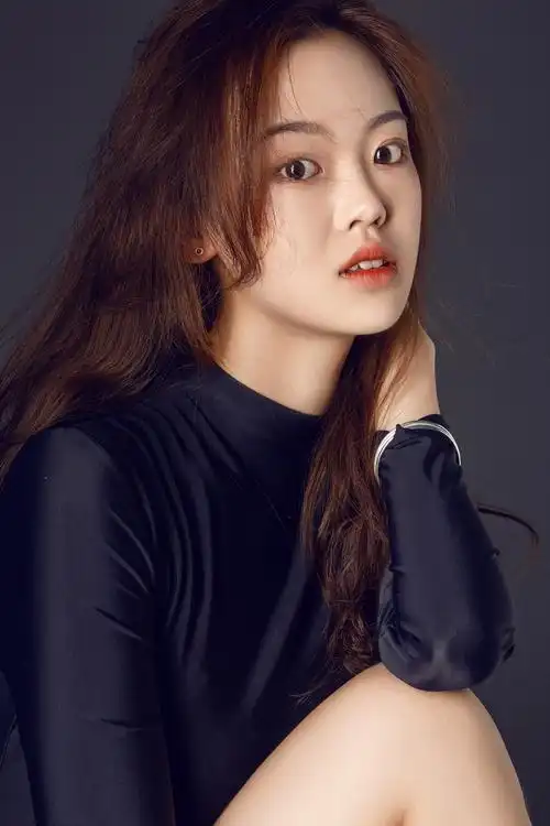 阿迪没有达斯的写真摄影作品《肖像》