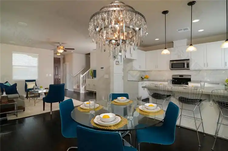 简约餐厅水晶吊灯装修效果图装饰装修素材免费下载(图片编号:9083487)