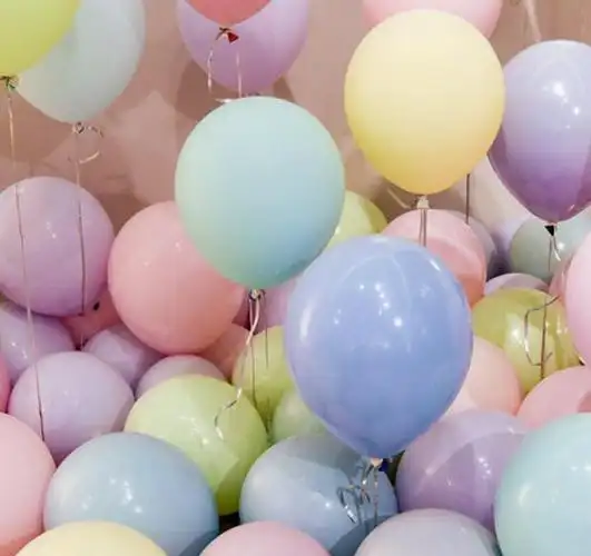 请幼儿说出圆圆的东西?