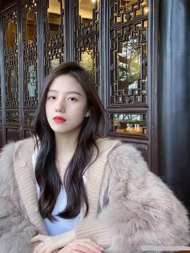 美女李佳宁迷人美照欣赏