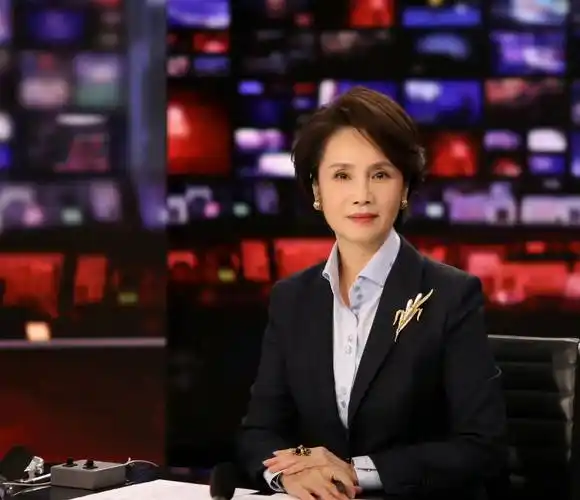 徐俐:携子二婚被宠成公主,退休后主播谈话节目,后悔没有生二胎_儿子