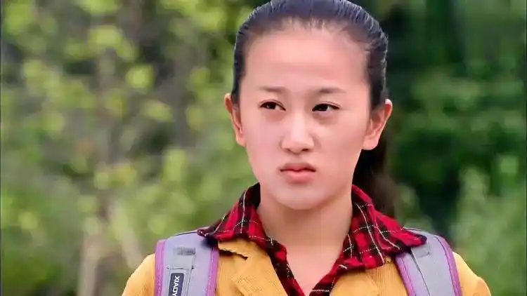 穷孩子富孩子:燕子害怕,让宇彤陪自己,教授嫌宇彤破坏自己灵感