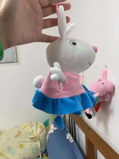 小猪佩奇:"很可爱哦,特别喜欢小兔瑞贝卡的小裙子,配色很好看.