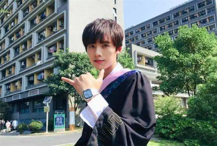 邓超元四川哪里人揭秘邓超元出道背景及其感情经历