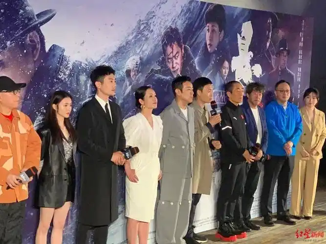 悬崖之上今日成都超前点映谋女郎刘浩存泪洒首映礼现场