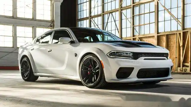 新增红眼地狱猫2021款道奇战马延续了10年的经典肌肉车