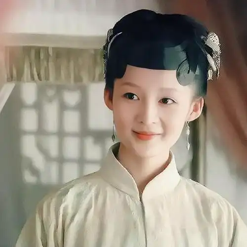 新红楼梦李沁薛宝钗剧照头像壁纸