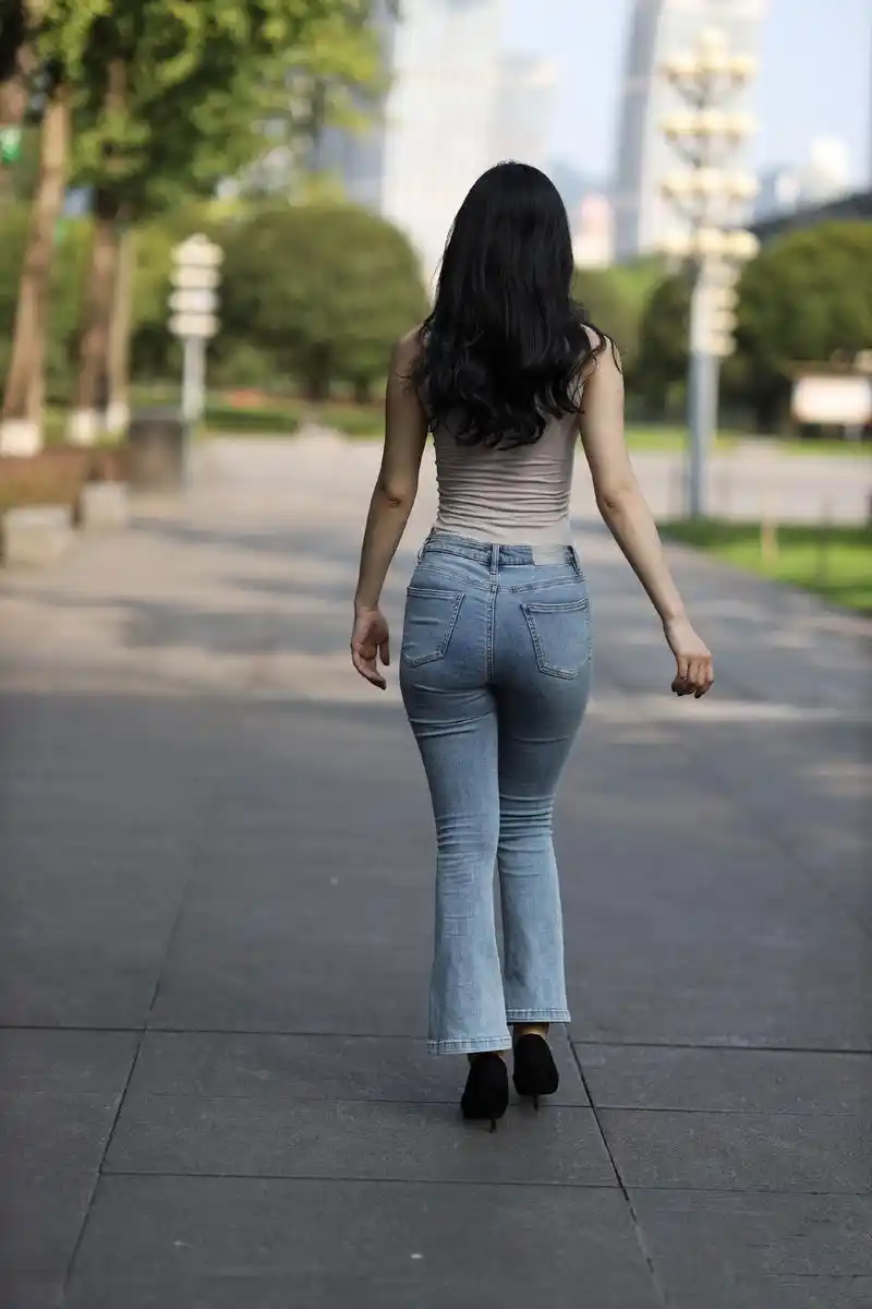 靓丽牛仔裤背影,四选一,总有适合你的一款