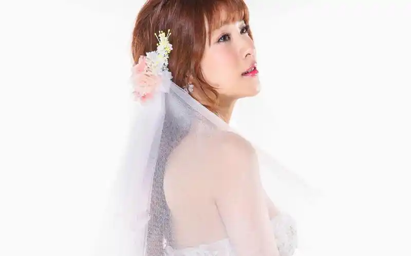 气质甜美主持人刘洪悦高清壁纸