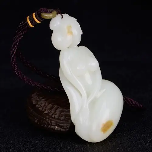 国家级玉雕大师【陶虎】工作室作品 和田玉把件裸女 96.51 g