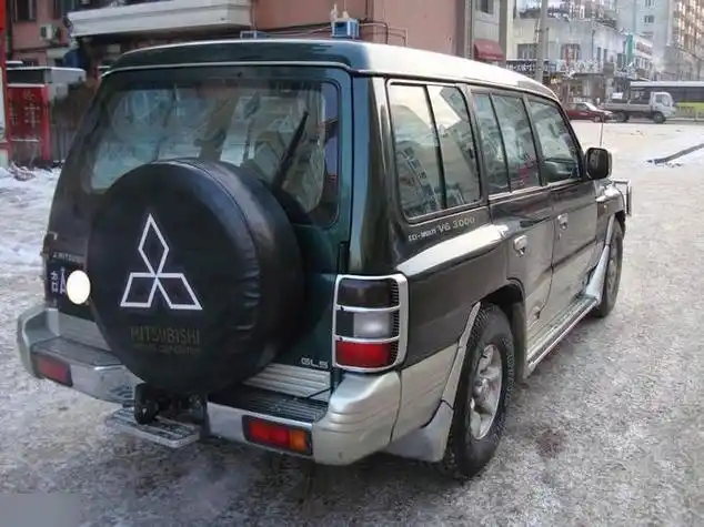 97,98年的三菱v63000自动档的油耗大概是多少啊