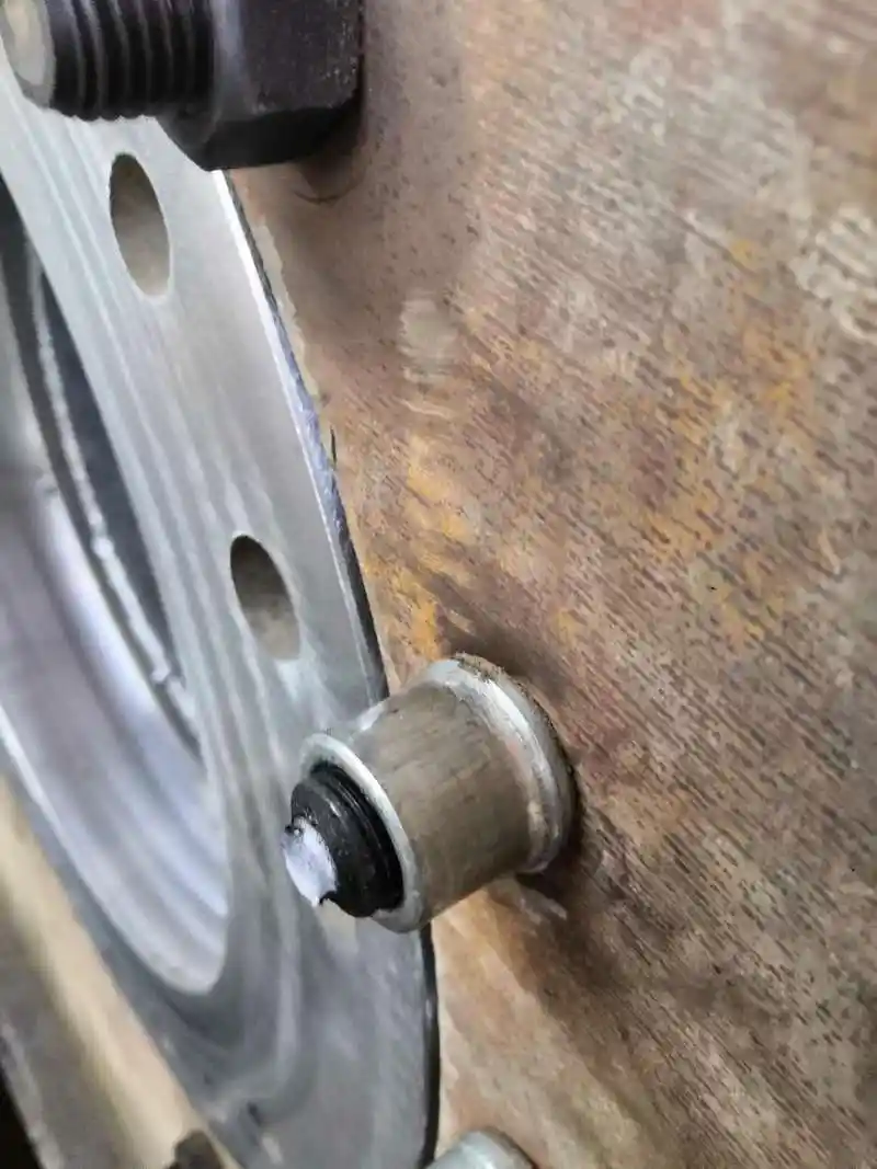 小姜给大家介绍下矿山筛振动筛沙子的专用工具:环槽铆钉机